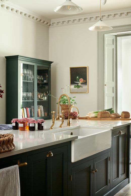 A Classic English Kitchen by deVOL - The Kitchen Think